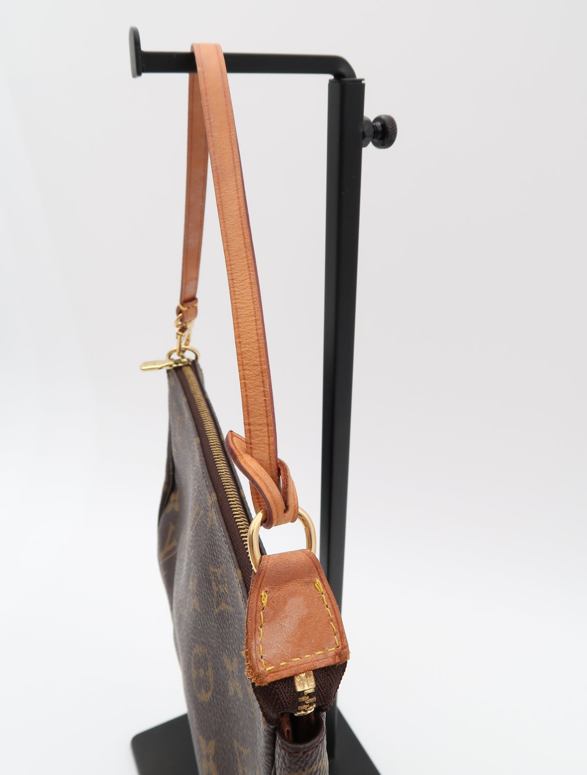 LOUIS VUITTON POCHETTE