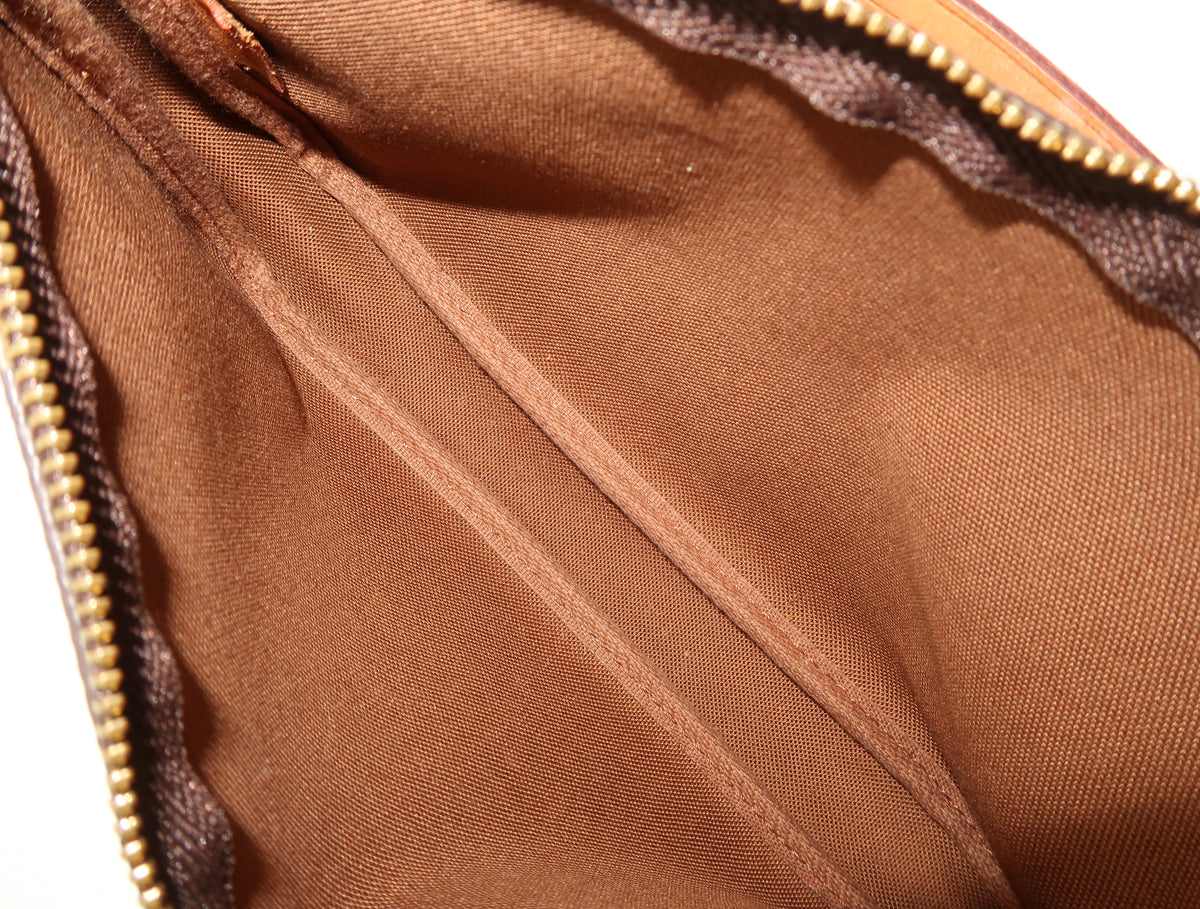 LOUIS VUITTON POCHETTE