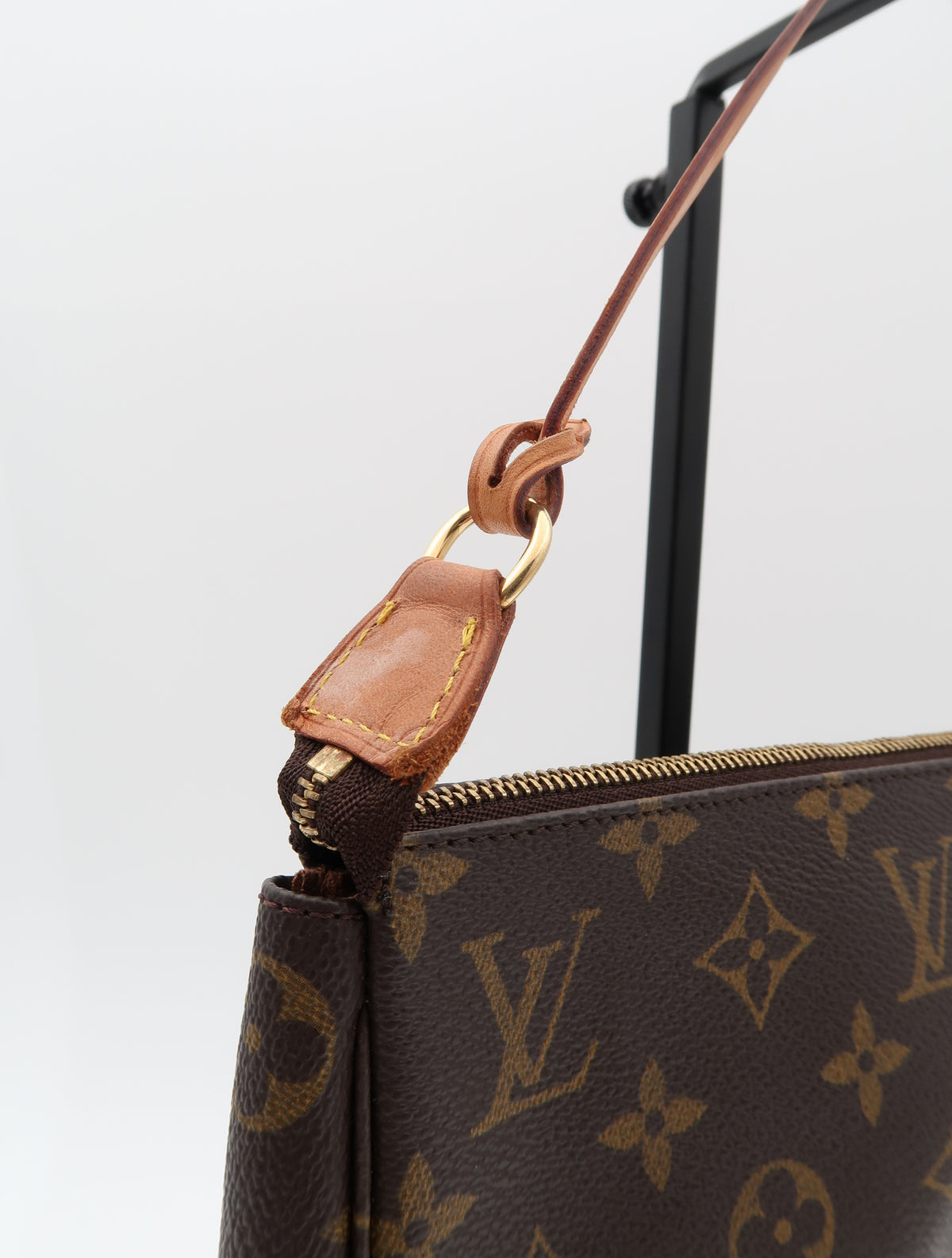 LOUIS VUITTON POCHETTE