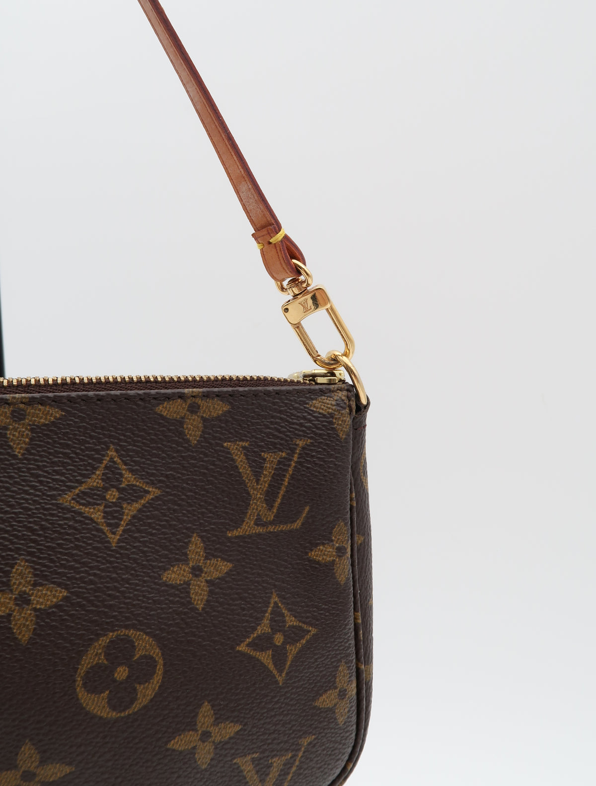 LOUIS VUITTON POCHETTE